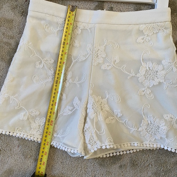 White Zara shorts - Picture 3 of 5